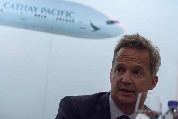 -Le directeur général de Cathay Pacific, Rupert Hogg , a démissionné, « assumant la responsabilité, en tant que dirigeant de la compagnie, des récents événements. » Photo par Anthony WALLACE / AFP / Getty Images).