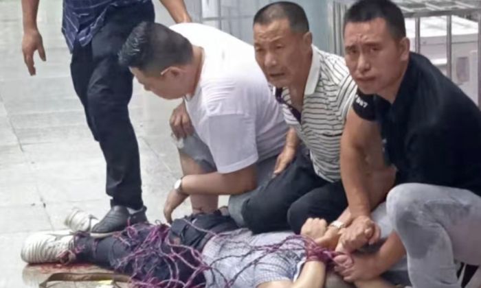 Xu Weigang a été contrôlé par les autorités du village après qu'il eut provoqué les explosions le 26 juillet 2019. (Photo fournie à Epoch Times par une personne interviewée)