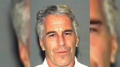Jeffrey Epstein aurait été retrouvé mort dans sa cellule de prison