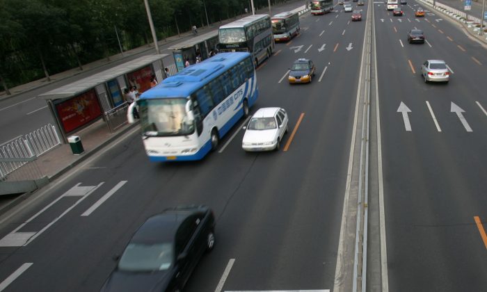 Des voitures et bus en Chine. (Chine Photos/Getty Images)