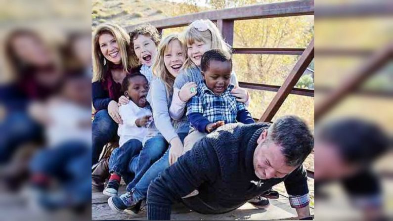 Sean Buchanan avec sa femme et cinq enfants. (Sean Buchanan Memorial Fund/GoFundMe)