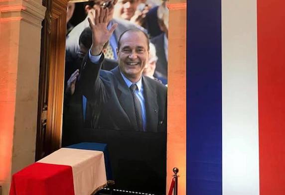 Hommage à l'ancien président Jasques Chirac aux Invalides à Paris. (Photo : crédit Facebook/Geoffrey Carvalhinho).