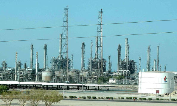 -Une vue générale montre la principale raffinerie de pétrole du Koweït. Le premier ministre a ordonné le renforcement des mesures de sécurité autour des installations vitales du pays et une enquête. Photo YASSER AL-ZAYYAT / AFP / Getty Images.