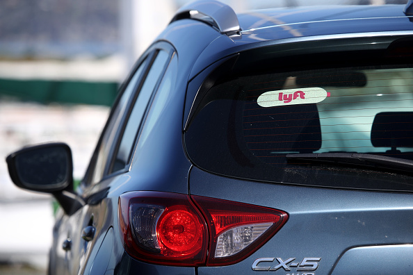 Les deux leaders américains des VTC, Uber et Lyft, s'opposent à tout changement de statut de leurs conducteurs.  (Photo : Justin Sullivan/Getty Images)
