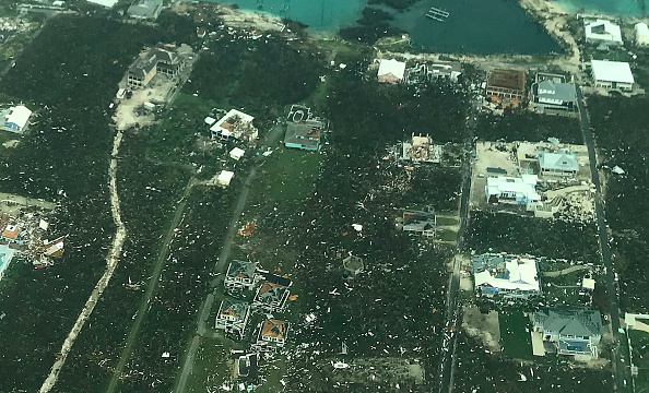 Photo aérienne où l'on voit les dommages causés par l'ouragan Dorian sur l'île Abaco le 3 septembre 2019 aux Bahamas. L'ouragan massif et lent a dévasté certaines parties des Bahamas avec des vents de force de catégorie 5 et de fortes pluies. (Photo : the HeadKnowles Foundation via Getty Images)