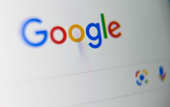 Google est régulièrement accusé par ses détracteurs d'imposer des clauses restrictives dans les contrats passés avec des sites tiers. (Photo : DENIS CHARLET/AFP/Getty Images)
