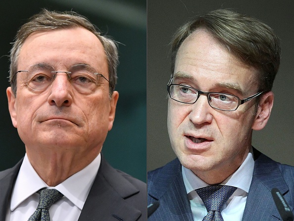 Cette combinaison d'images créée le 13 septembre 2019 montre le président de la Banque centrale européenne, Mario Draghi et le président de la Deutsche Bundesbank Jens Weidmann. Le chef de la Bundesbank allemande, vendredi 13 septembre 2019, a critiqué le président de la BCE, Mario Draghi, pour avoir "outrepassé les objectifs" avec son énorme plan de relance destiné à soutenir l'économie en difficulté de la zone euro. (Photo : EMMANUEL DUNAND,DANIEL ROLAND/AFP/Getty Images)