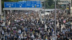 Lacrymogènes et cocktails Molotov: nouvelles scènes de violence à Hong Kong