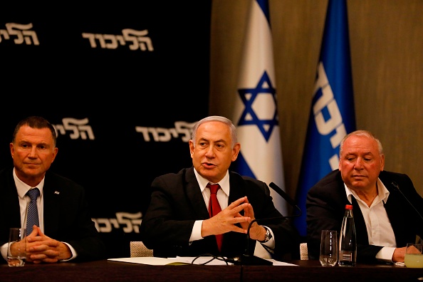-Le Premier ministre israélien Benjamin Netanyahu s'exprime lors de la réunion de son parti du Likoud à Jérusalem le 18 septembre 2019. Photo de MENAHEM KAHANA / AFP / Getty Images.