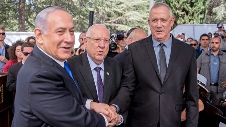 En Israël, Netanyahu et Gantz négocient un partage du pouvoir