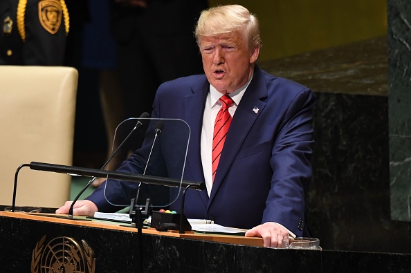-Le président des États-Unis, Donald Trump, lors de la 74ème session de l'Assemblée générale des Nations Unies a dit mardi regarder « de très près » la situation dans l’ex-colonie britannique retournée à la Chine en 1997, le 24 septembre 2019. Photo de SAUL LOEB / AFP / Getty Images.