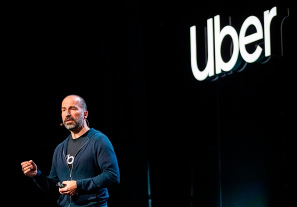 La PDG d’Uber, Dara Khosrowshahi, s’adresse au public lors du discours de lancement d’un produit Uber à San Francisco, en Californie, le 26 septembre 2019.(Photo : PHILIP PACHECO/AFP/Getty Images)