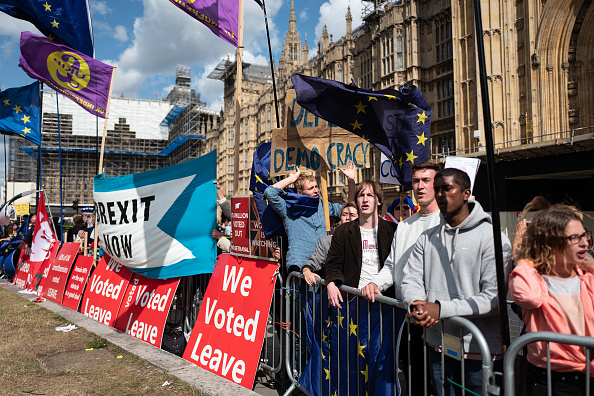 Les manifestants pro et anti-Brexit prennent part à une manifestation devant le Parlement le 04 septembre 2019 à Londres. (Photo : Leon Neal/Getty Images)