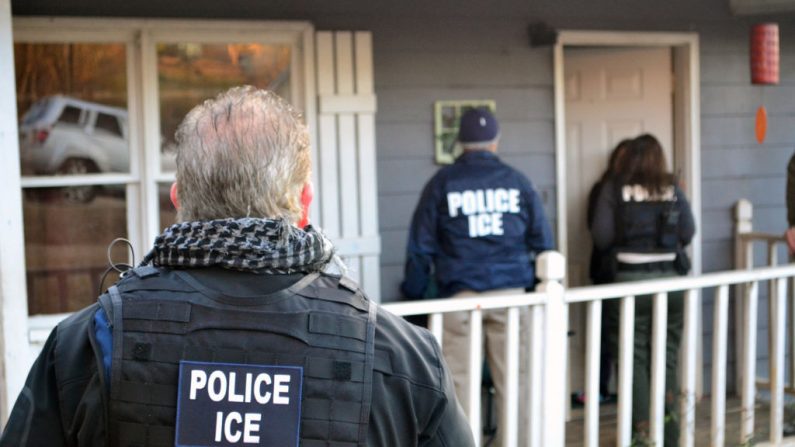 Agent d'immigration et des douanes (ICE) - (Photo par Bryan Cox / Getty Images)