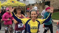 Une femme de 68 ans participe à des triathlons pour défendre les droits de l’homme