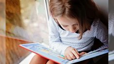 Lire à voix haute à vos enfants les rend plus gentils et plus intelligents, estiment des chercheurs