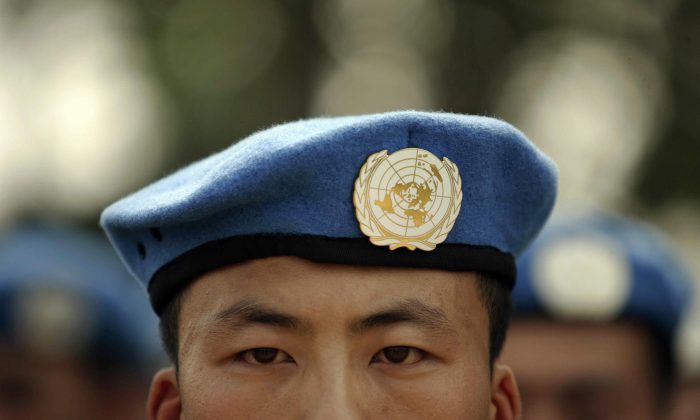 Des soldats de l'Armée populaire de libération (APL) chinoise participant dans des missions de maintien de la paix des Nations Unies assemblés à leur base dans la province du Henan, en Chine, avant d'être envoyés en Afrique, le 15 septembre 2007. (PETER PARKS/AFP/Getty Images)
