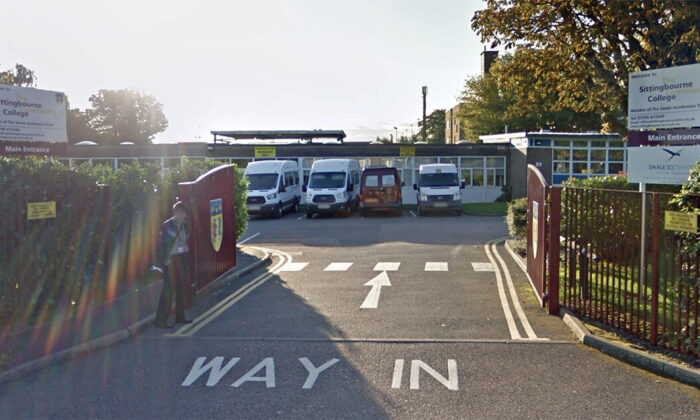 Entrée au Sittingbourne College à Sittingbourne au Royaume-Uni, en septembre 2018 (Google Maps Street View/Screenshot)