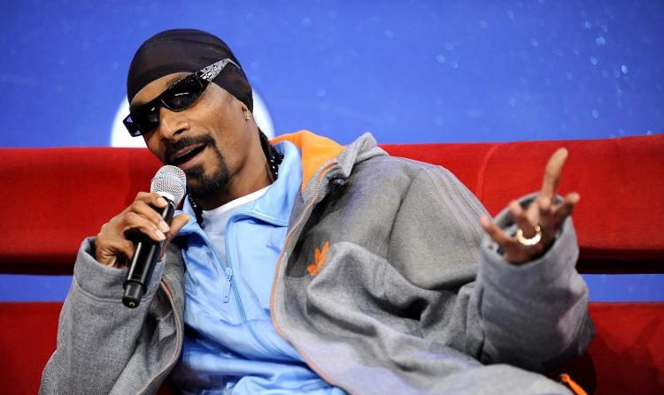 Photo d'illustration montrant le rappeur Snoop Dogg visitant les studios BET à New York City. (Rob Loud/Getty Images)
