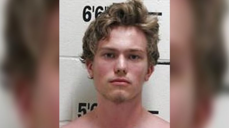 Un homme de 21 ans de l'Iowa a été arrêté après avoir tué les chiens d'un membre de sa famille. (Prison du comté de Winneshiek)