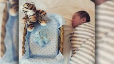 Les photos d’un nouveau-né à côté des cendres de son jumeau mort-né vous laisseront en larmes