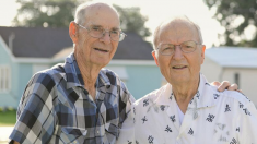 Deux cousins qui se croyaient morts pendant l’Holocauste nazi se retrouvent 75 ans plus tard