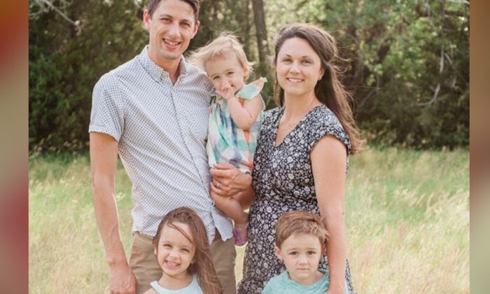 Thomas Stanley avec sa femme et ses enfants sur une photo publiée sur GoFundMe. (Lauren Davis/GoFundMe)