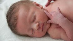 Un bébé né sans yeux cherche un foyer: « Son sourire fend le cœur », dit son médecin