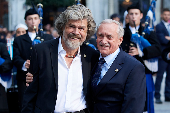 -Reinhold Messner (à gauche) et Krzysztof Wielicki (à droite) arrivent à la cérémonie de remise des récompenses de la princesse des Asturies au Campoamor Teather le 19 octobre 2018 à Oviedo, en Espagne. Photo de Carlos Alvarez / Getty Images.