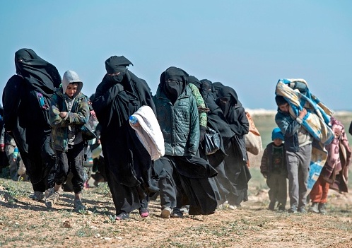 800 familles proches de djihadistes du groupe État islamique en Syrie se sont échappées d’un camp de déplacés géré par les forces kurdes. (Photo : Fadel SENNA / AFP)      