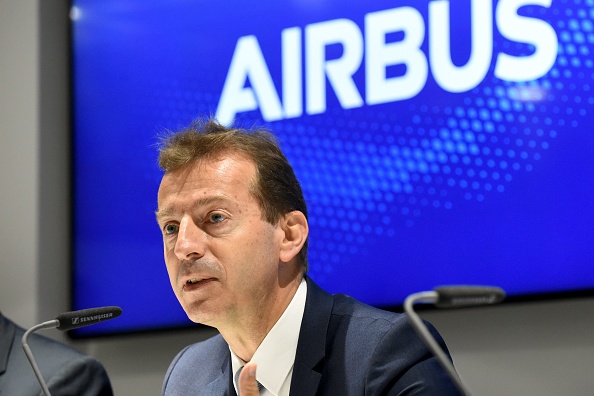 Le PDG d'Airbus Guillaume Faury a appelé à une "solution négociée" dans ce conflit vieux de 15 ans qui oppose Airbus à Boeing. (Photo : ERIC PIERMONT/AFP/Getty Images)