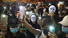Hong Kong: des centaines de manifestants défient les autorités en portant un masque