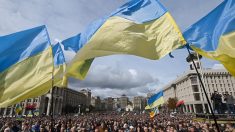 Ukraine: des milliers de manifestants contre une « capitulation » face à Moscou