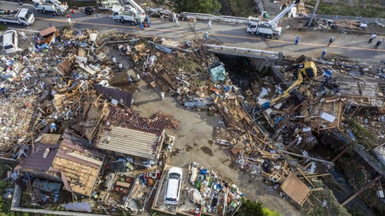 La rivière Arakawa inondée à Tokyo après le typhon Hagibis le 13 octobre 2019. Au moins 74 personnes sont mortes dans le typhon. TR/JIJI PRESS/AFP via Getty Images