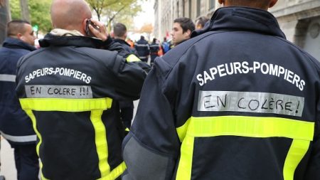 Essonne: le pompier qui avait insulté Emmanuel Macron et exprimé ses regrets, est suspendu