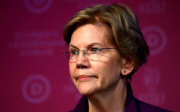 
La sénatrice du Massachusetts, Elizabeth Warren, espoir présidentielle démocratique, lors d'une collecte de fonds au "Women's Leadership Forum" à Washington, le 17 octobre 2019.(Photo : ANDREW CABALLERO-REYNOLDS/AFP via Getty Images)