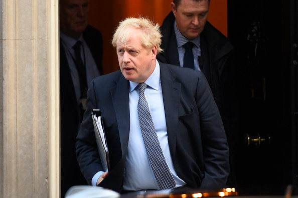 Le Premier ministre Boris Johnson quitte Downing Street pour la Chambre des communes le 19 octobre 2019 à Londres.  (Photo : Peter Summers/Getty Images)