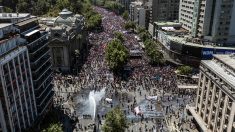 Chili : appel à la grève générale malgré le tournant social du président