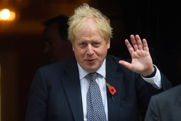 Le Premier ministre Boris Johnson a quitté le 10 Downing Street, à Londres, le 31 octobre 2019. Les députés ont voté en faveur de la tenue d'une élection générale le jeudi 12 décembre 2019 dans le but de sortir de l'impasse sur le Brexit.(Photo : Peter Summers/Getty Images)