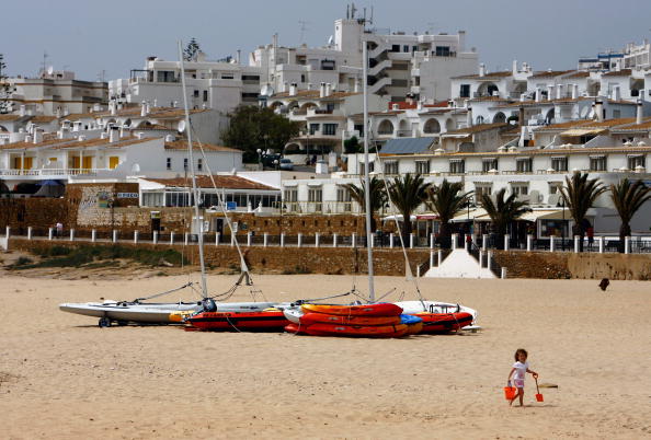 -Praia da luz, au Portugal, village de vacances, au bonheur des retraités. Photo par Jeff J Mitchell / Getty Images.