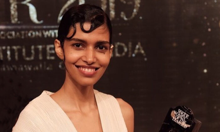 Pooja Mor, mannequin basée à New York, a reçu le prix jeune espoir "Young Achiever Of The Year" au gala de la mode Vogue Women Of The Year 2019, le 19 octobre 2019 à Mumbai, Inde. (Photo : avec l'aimable autorisation de Hemang Shah (hs.shoot))