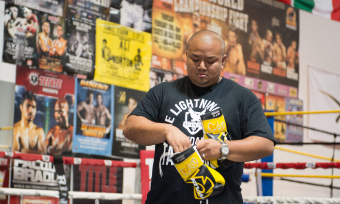 Ludan Taquiqui offre des cours de boxe gratuits pour les jeunes sans-abri et à risque à Las Vegas, Nevada. (Ron Poblete)