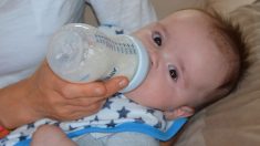 L’ONG Foodwatch demande le « rappel immédiat » des laits pour bébés contenant des « huiles minérales toxiques »