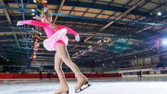Une fille de 9 ans passionnée de patinage artistique reçoit un diagnostic de cancer des ovaires extrêmement rare