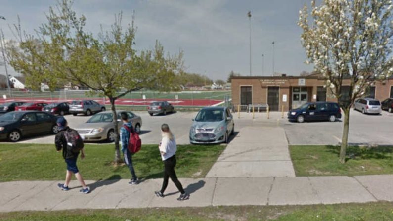 Devan Selvey, 14 ans, a été identifié comme l'adolescent qui a été poignardé à l'extérieur de l'école secondaire Sir Winston Churchill à Hamilton, en Ontario, lundi. (Google Street View)