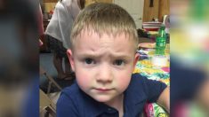 Un garçon de 5 ans atteint d’autisme est décrit comme prédateur sexuel après avoir fait «des câlins et des bisous» en classe aux États-Unis