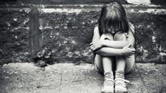 Un père arrêté pour avoir permis à 30 hommes de violer sa fille de 12 ans: la fillette demande pardon