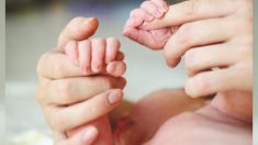 Un bébé né sans une partie du crâne survit contre toute attente – sa mère n’avait pas voulu avorter