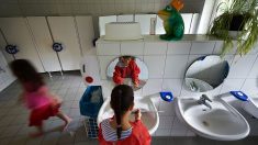 Un employé est arrêté pour avoir placé une caméra dans les toilettes des garçons d’une école primaire