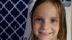 Une petite fille de 5 ans qui a gagné son combat contre un type rare de cancer du cerveau n’a jamais cessé de sourire
